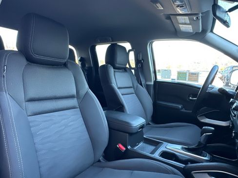 Used 2023 Nissan Frontier SV image 30