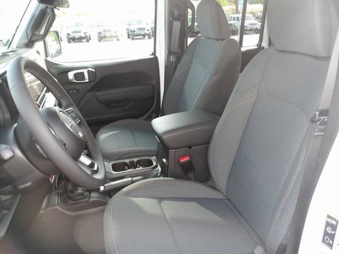 New 2025 Jeep Gladiator Willys image 12