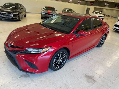 Used 2020 Toyota Camry SE FWD image 4