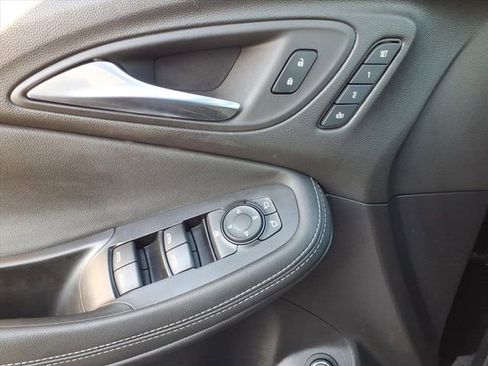 Used 2023 Buick Encore GX Essence w/ Experience Buick Package FWD image 28