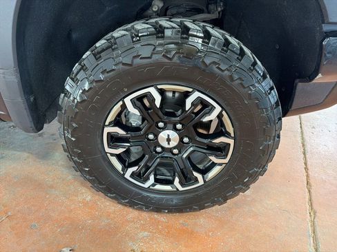 Used 2023 Chevrolet Silverado 1500 ZR2 w/ Technology Package image 10