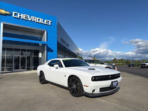 Used 2015 Dodge Challenger R/T Scat Pack w/ Leather Interior Group RWD image 7