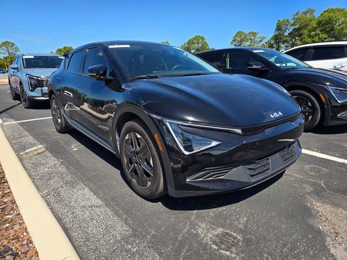 Certified 2025 Kia EV6 Light image 1