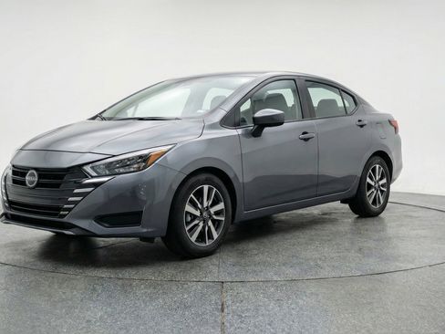Used 2025 Nissan Versa SV image 3