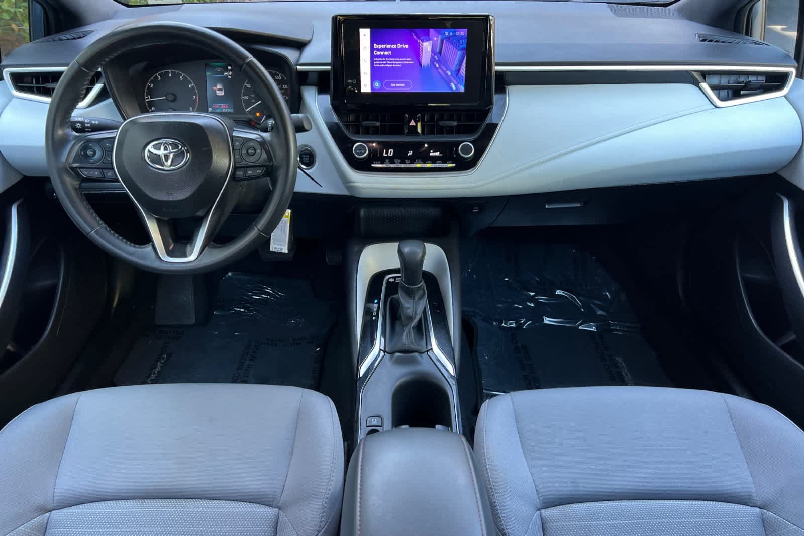 Used 2025 Toyota Corolla SE FWD image 3
