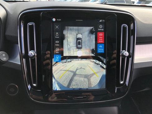 New 2026 Volvo XC40 B5 Ultra w/ Protection Package Premier image 26