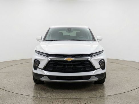 Used 2025 Chevrolet Blazer LT FWD image 2