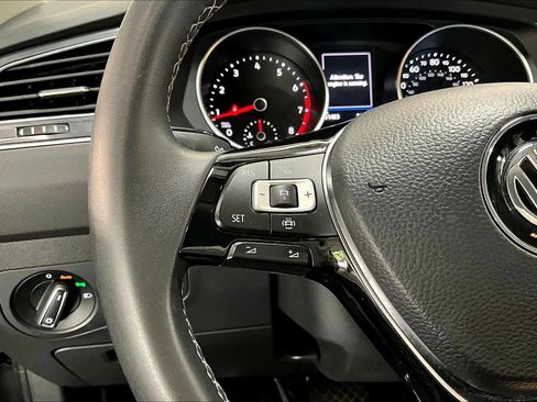 Used 2021 Volkswagen Tiguan SE image 20