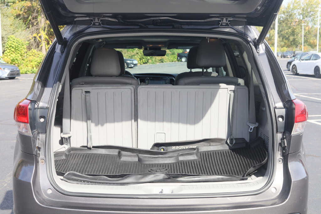 Used 2017 Toyota Highlander Limited AWD/4WD image 17