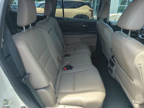 Used 2017 Honda Pilot Touring image 34