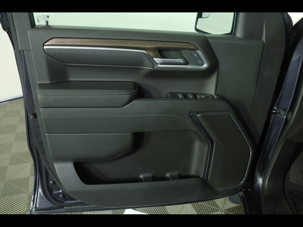 Used 2023 Chevrolet Silverado 1500 LT AWD/4WD image 23