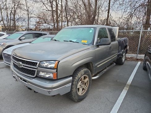 Used 2006 Chevrolet Silverado 1500 LT w/ Light Duty Power Package image 8
