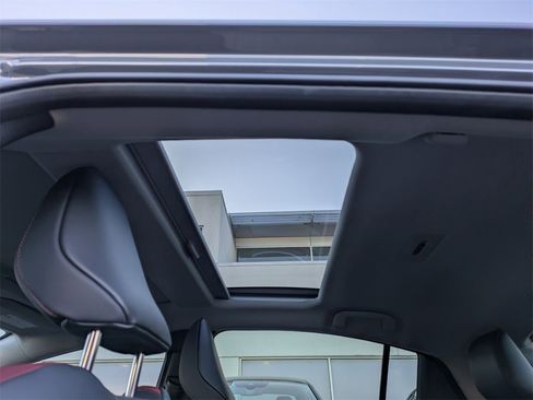 Used 2024 Toyota Prius Prime SE image 17