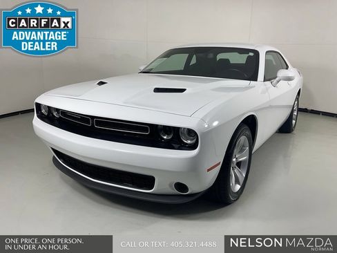 Used 2023 Dodge Challenger SXT RWD image 1