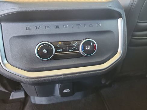 Used 2025 Ford Expedition Active image 19