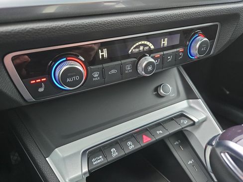 Used 2022 Audi Q3 2.0T Premium image 22