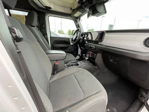Used 2025 Jeep Gladiator Sport AWD/4WD image 27