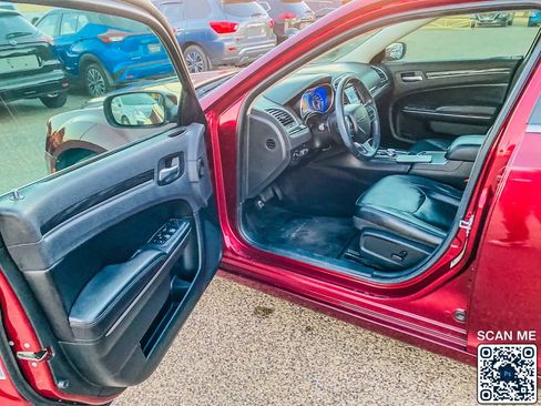 Used 2018 Chrysler 300 Touring L image 12