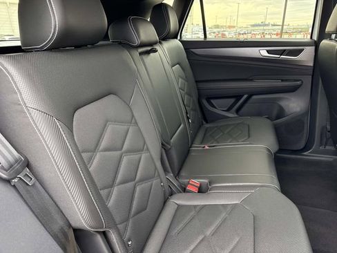 Used 2025 Volkswagen Atlas Cross Sport SE image 17