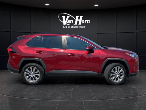 Used 2021 Toyota RAV4 XLE Premium AWD/4WD image 8