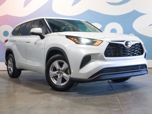 Used 2022 Toyota Highlander L image 25