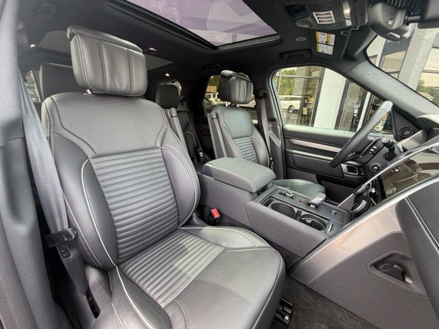 Used 2024 Land Rover Discovery Dynamic SE AWD/4WD image 37