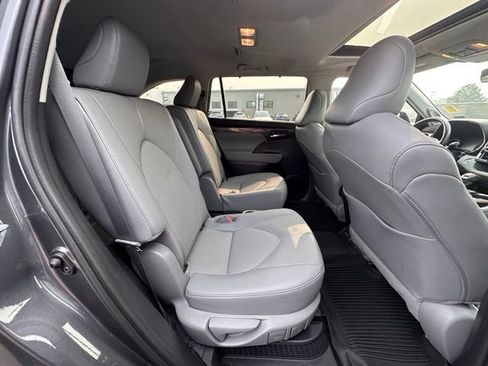 Used 2021 Toyota Highlander Limited AWD/4WD image 32