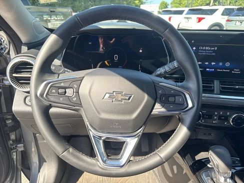Used 2024 Chevrolet Trax ACTIV w/ Sunroof Package FWD image 11