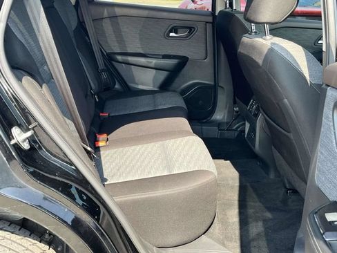 Used 2023 Nissan Rogue SV FWD image 21