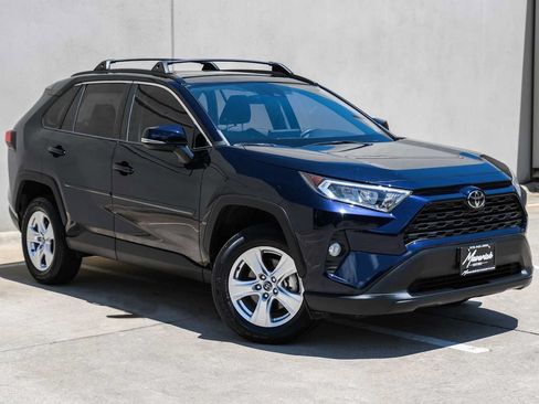 Used 2020 Toyota RAV4 XLE w/ Convenience Package FWD image 6