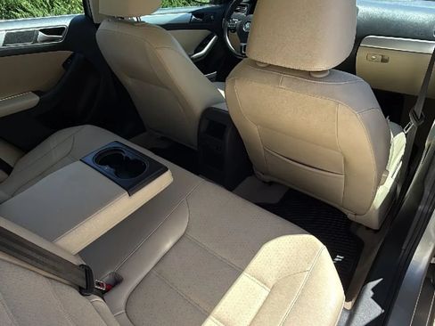 Used 2013 Volkswagen Jetta SE FWD image 30