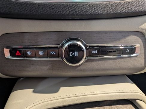 Used 2024 Volvo XC90 B6 Plus w/ Protection Package image 22