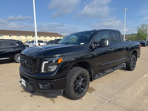 Used 2019 Nissan Titan SL w/ Midnight Edition AWD/4WD image 10
