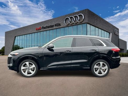 Used 2025 Audi Q5 Premium Plus w/ Premium Plus AWD/4WD image 2