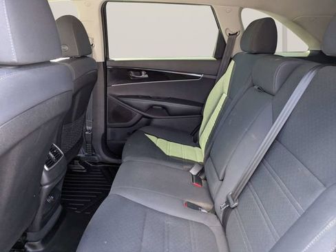 Used 2019 Kia Sorento L FWD image 13