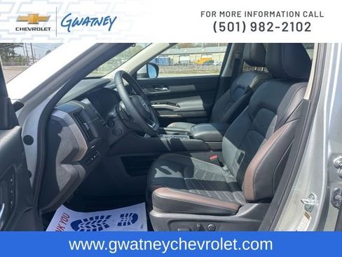 Used 2024 Nissan Pathfinder Platinum w/ Cargo Package image 20