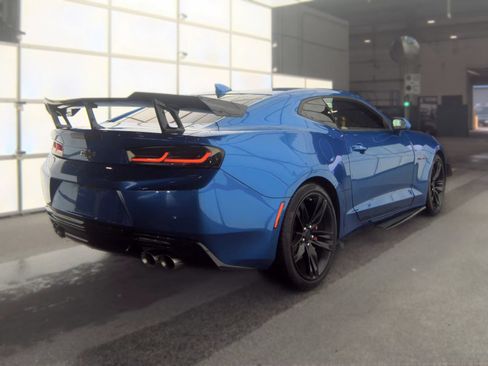 Used 2018 Chevrolet Camaro SS RWD image 4