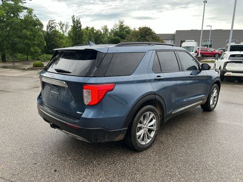 Used 2020 Ford Explorer XLT w/ Equipment Group 202A AWD/4WD image 8