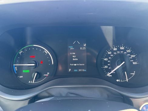 Used 2023 Toyota Sienna XLE Woodland Edition image 11