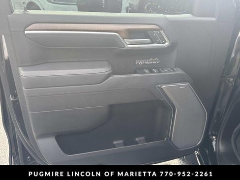 Used 2025 Chevrolet Silverado 1500 High Country AWD/4WD image 10