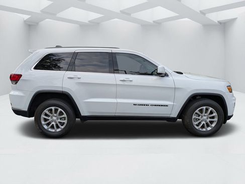Used 2022 Jeep Grand Cherokee Laredo E AWD/4WD image 2