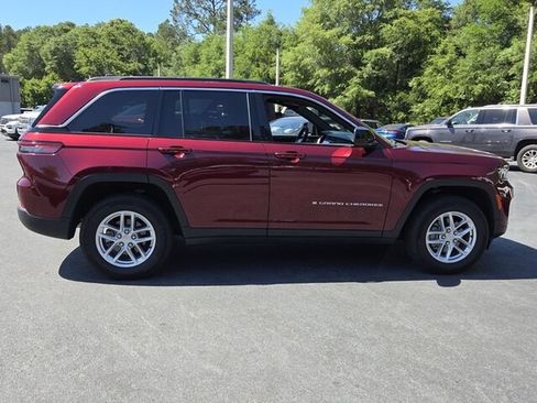 Used 2025 Jeep Grand Cherokee Laredo X w/ Luxury Tech Group I RWD image 14