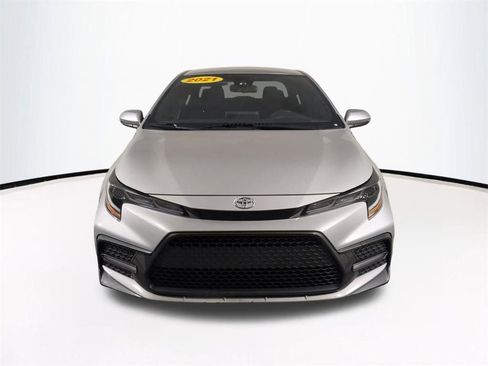 Used 2021 Toyota Corolla SE image 3