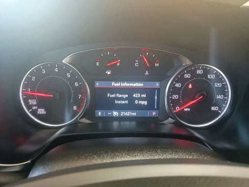 Used 2025 Chevrolet Blazer LT FWD image 2