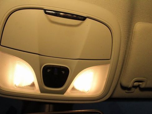 Used 2019 Jeep Cherokee Latitude w/ Comfort & Convenience Group image 18