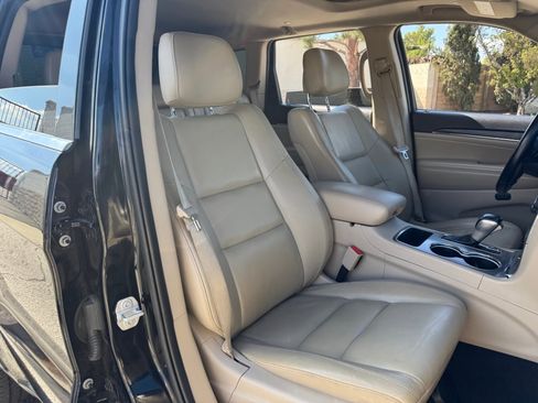 Used 2022 Jeep Grand Cherokee Limited image 21