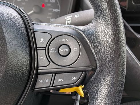 Used 2025 Toyota Corolla LE FWD image 21