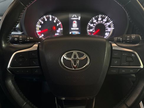 Used 2021 Toyota Highlander LE AWD/4WD image 31