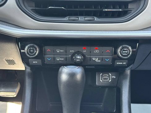 Used 2025 Jeep Compass Limited AWD/4WD image 23