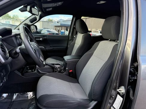 Used 2020 Toyota Tacoma TRD Sport image 13